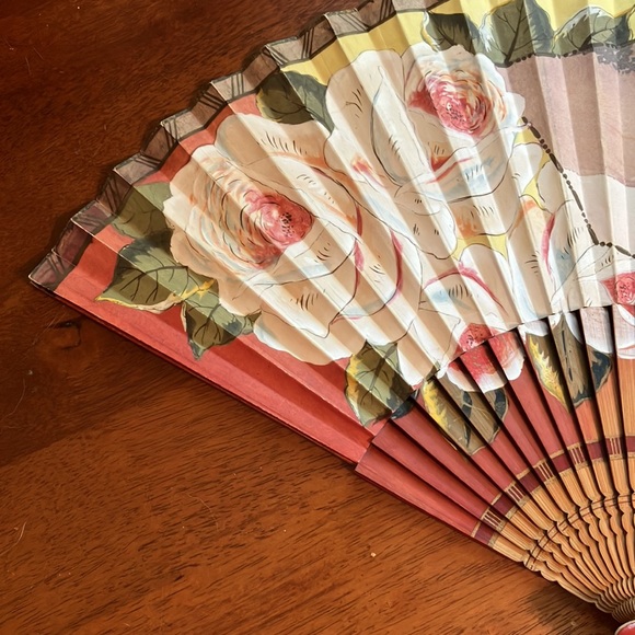 Truly exquisite wood and paper vintage fan, handmade in Spain! - Picture 11 of 16